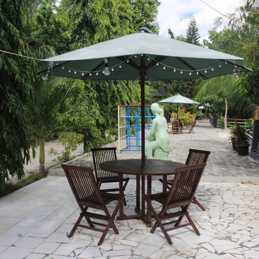 Pondok Wisata Dan Restoran Elim Waingapu Dış mekan fotoğraf